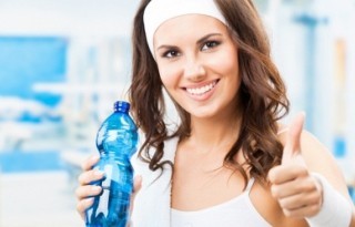 Щоб виглядати гарно та почуватися бадьоро не можна забувати про поповнення запасу води в організмі