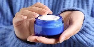 Користь та властивості вазеліну для шкіри