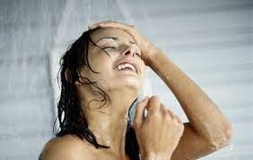 Чому корисно приймати контрастний душ та кому він протипоказаний?