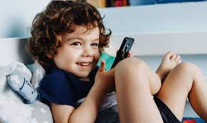 ЯК ДІТЯМ КОРИСТУВАТИСЯ ЕЛЕКТРОННИМИ ПРИСТРОЯМИ БЕЗПЕЧНО ДЛЯ ЗОРУ