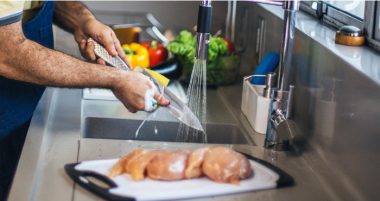 Використовуйте безпечну воду та свіжі, незіпсовані продукти харчування!