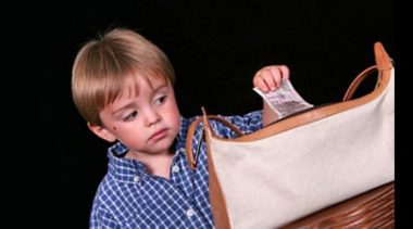 Поради батькам: що робити, якщо дитина краде?