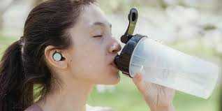 Людський організм більш ніж наполовину складається з води